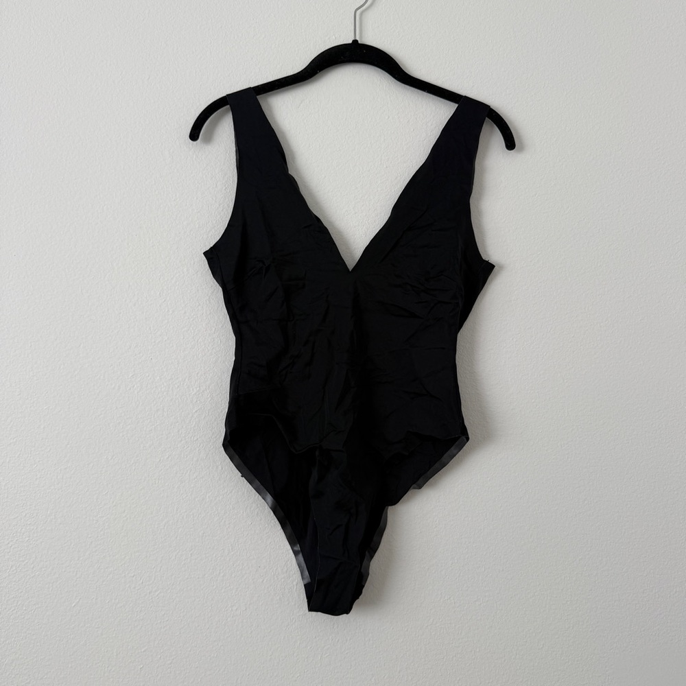 ONEWITH Black V Neck Seamless Bodysuit Swimsuit Sculpting Size M